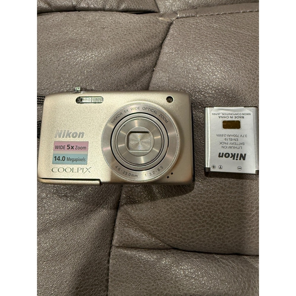 Nikon Coolpix S3100 14.0MP Digital Camera 5x Wide Optical Black x 2 batteries